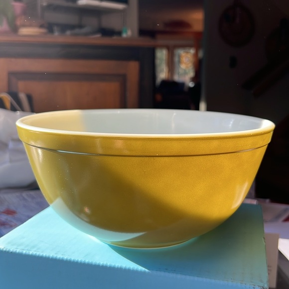 VTG Pyrex 403 Verde 2 1/2 qt Mixing Bowl - Picture 1 of 7